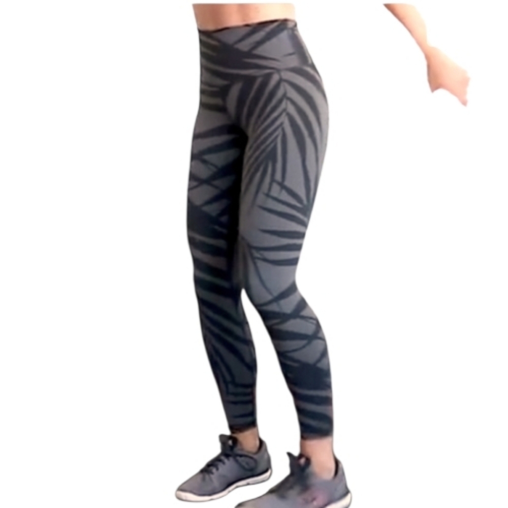Aerie Tropical Gray Leaf Print Leggings